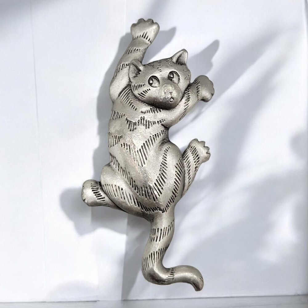 Vintage JJ Cat Climbing Brooch Pin Jonette Jewelry Costume Pewter Silver Tone
